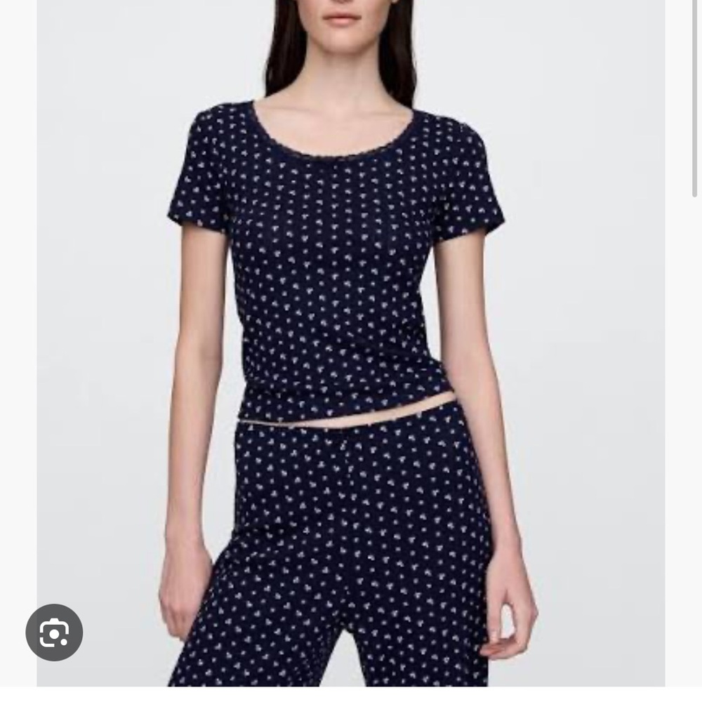 GAP Navy Blue floral Print Women's Tee